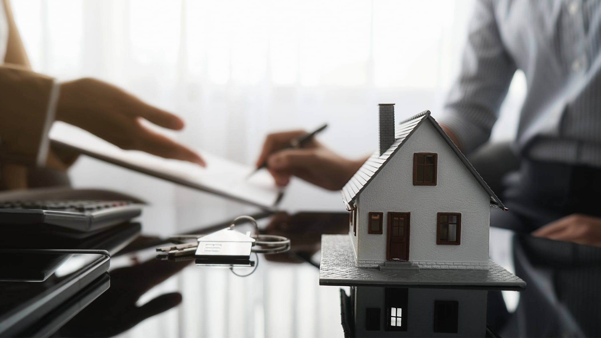 Blijven of verhuizen bij een scheiding: wie heeft recht op de woning?